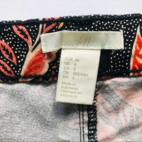H&M Patterned Shorts - Picture 2 of 4